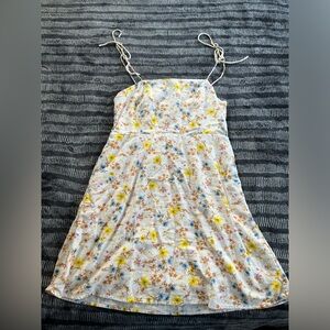 Old Navy Women’s size Large dress. Over the knee length with tie straps.